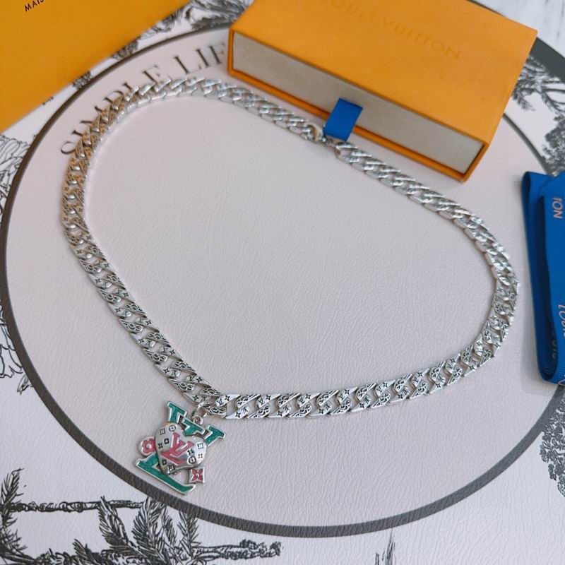 LV Necklace 11yxx22 (2)