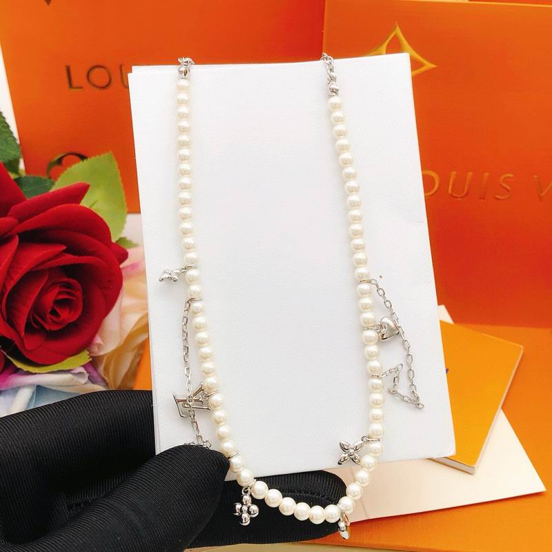 LV Necklace 11yxx35 (4)