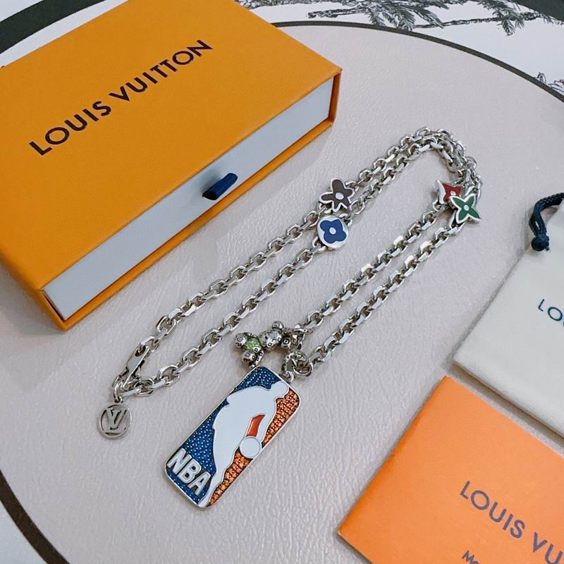 LV Necklace 11yxx39 (2)