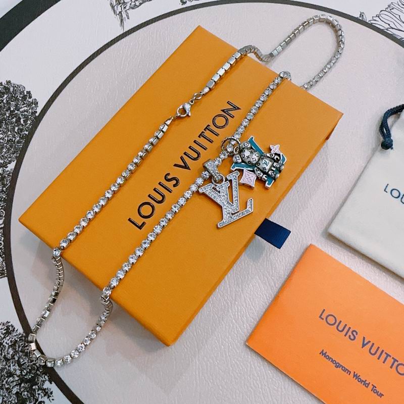 LV Necklace 11yxx42 (1)