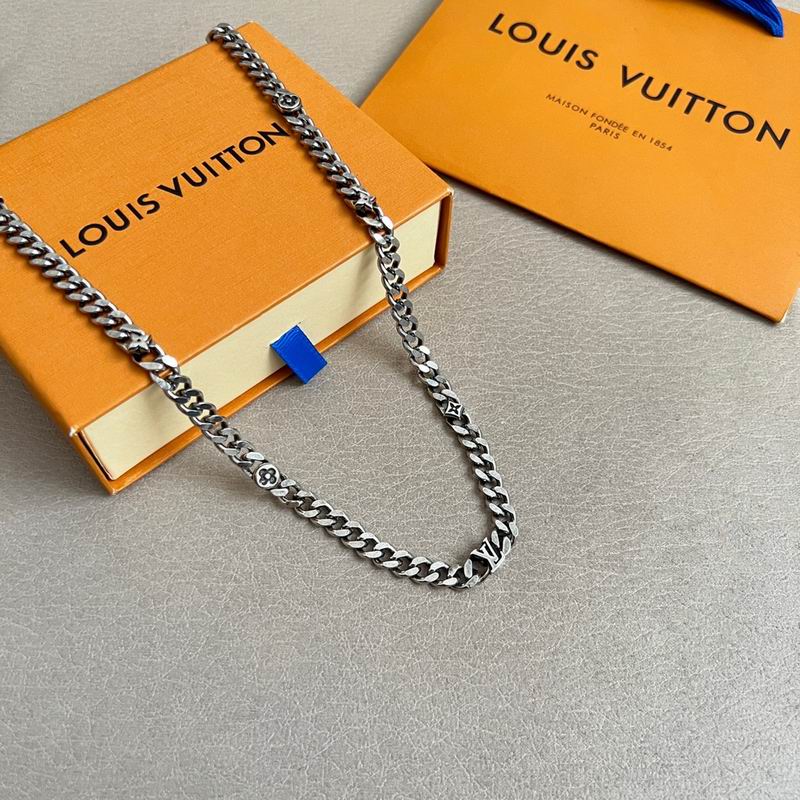 LV Necklace 11yxx43 (3)