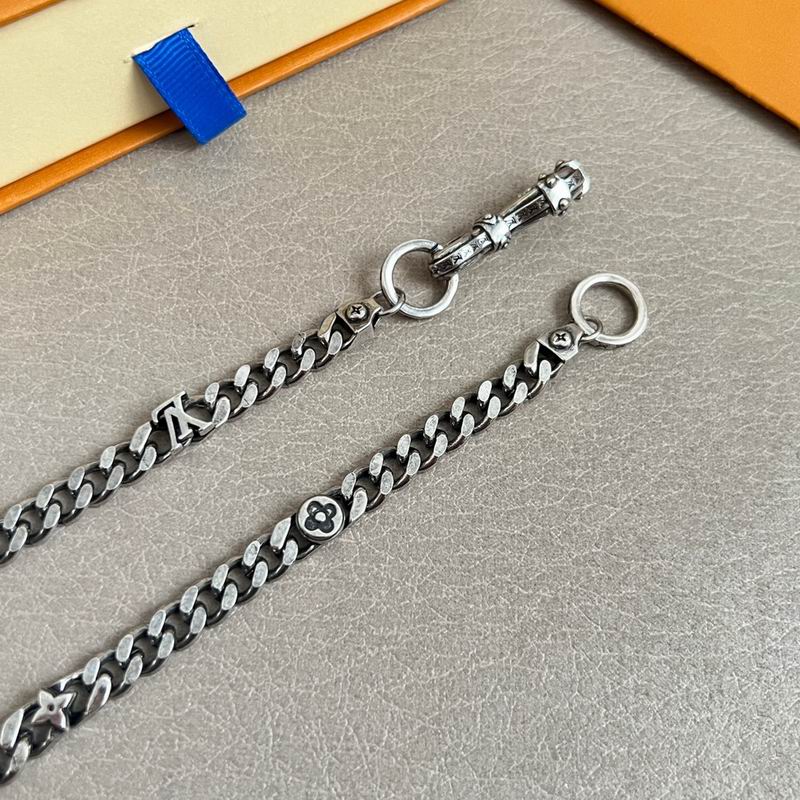 LV Necklace 11yxx43 (8)