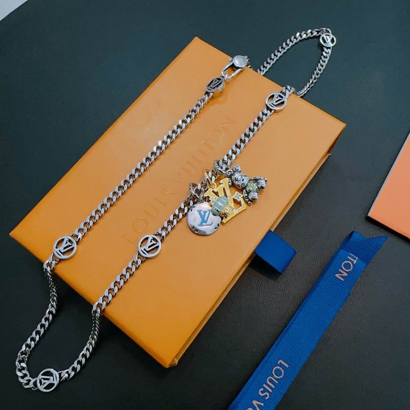 LV Necklace 11yxx59 (3)