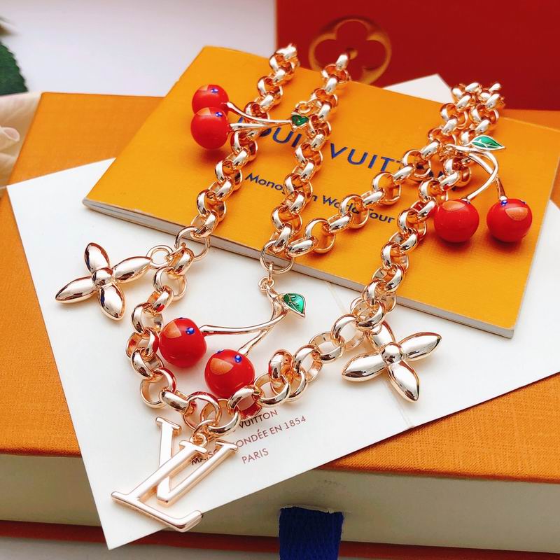 LV Necklace 11yxx79 (11)