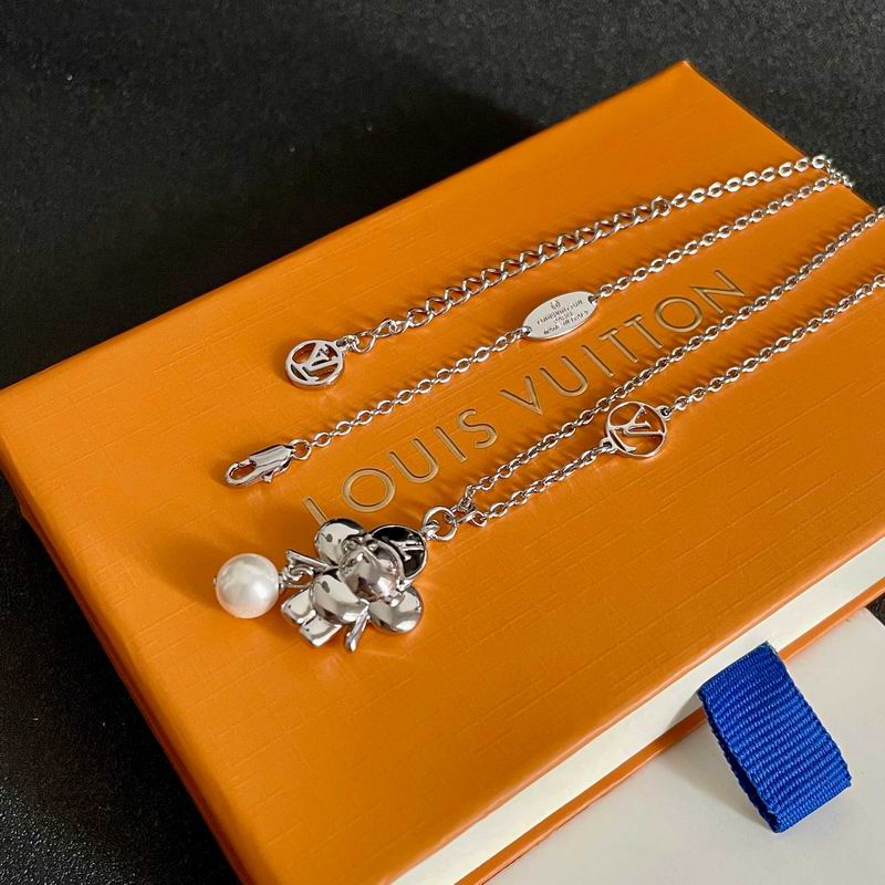 LV Necklace 11yxx81 (1)