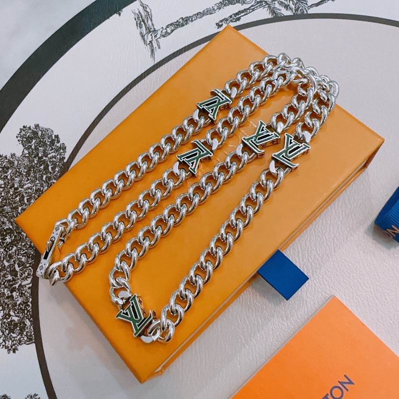 LV Necklace 11yxx85 (2)