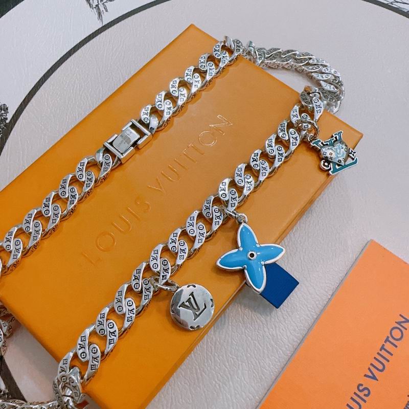 LV Necklace 11yxx86 (5)