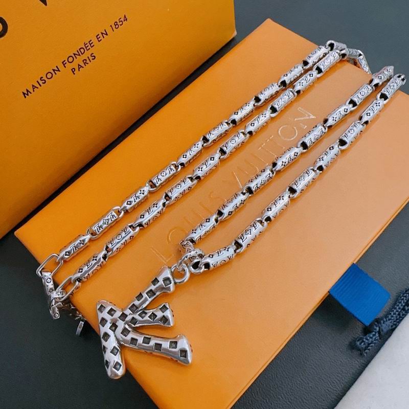 LV Necklace 11yxx92 (1)
