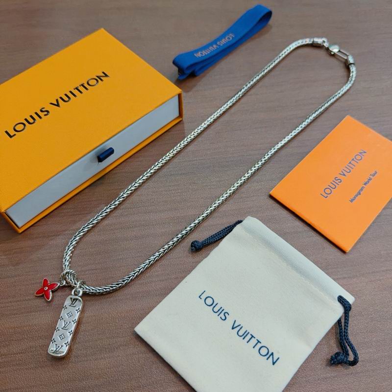LV Necklace 12yxx152 (2)