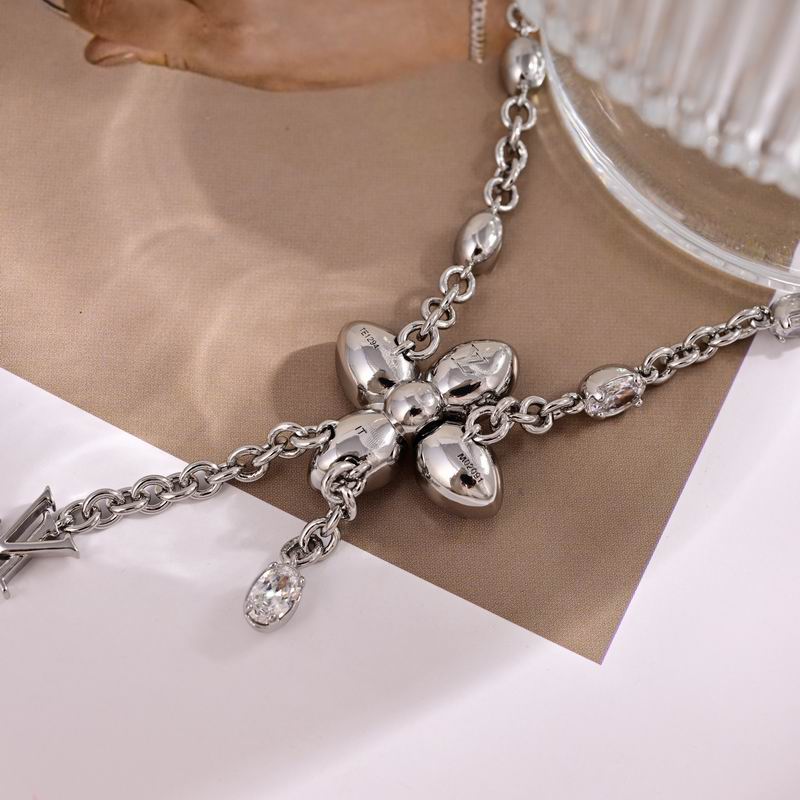 LV Necklace 12yxx153 (2)
