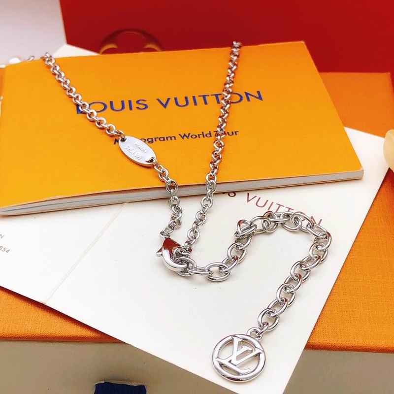 LV Necklace 12yxx195 (2)