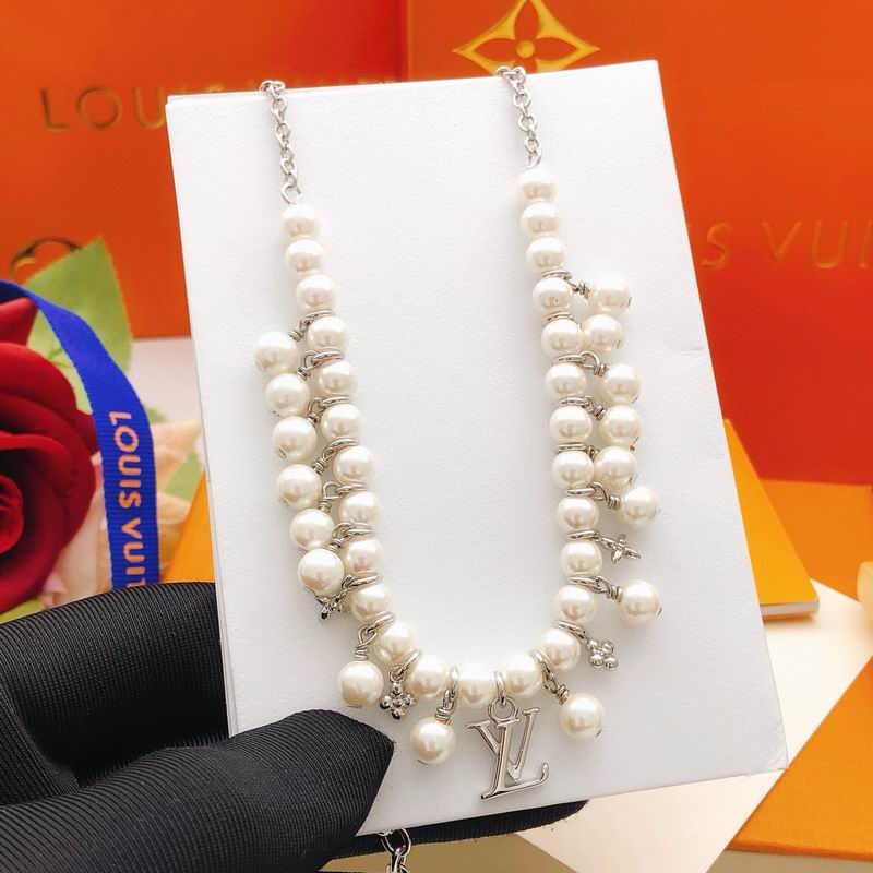 LV Necklace 12yxx195 (4)