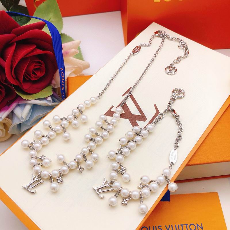 LV Necklace 12yxx195 (8)