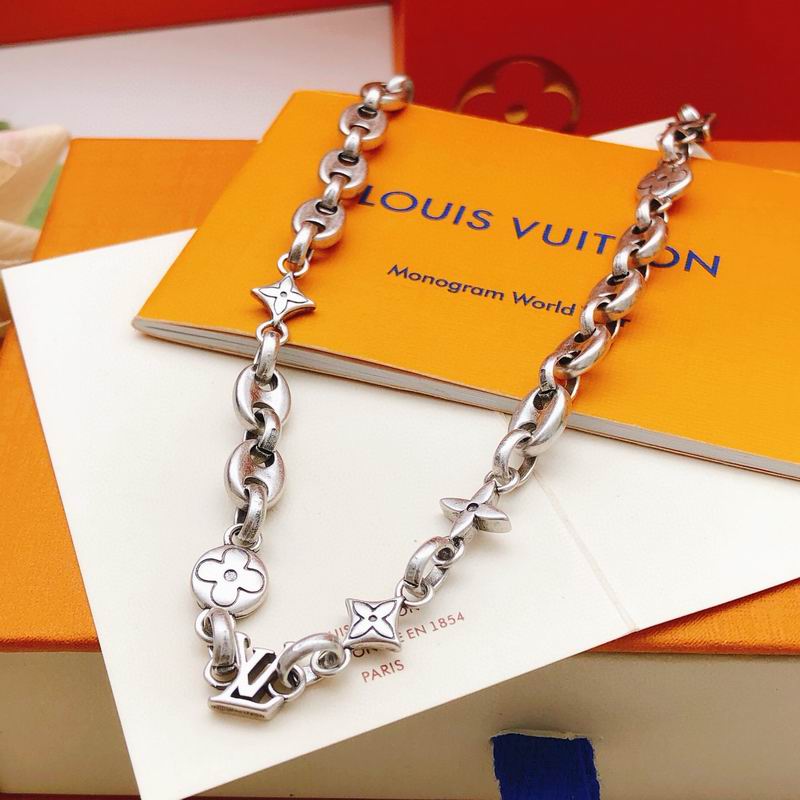 LV Necklace 12yxx198 (1)