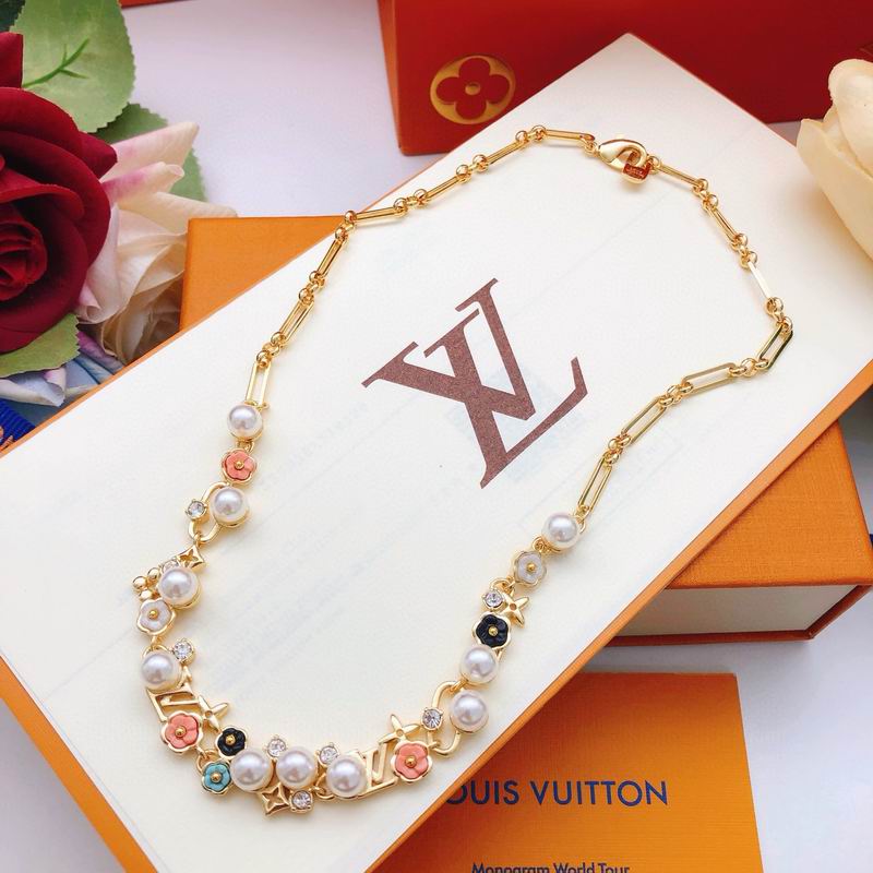 LV Necklace 12yxx204 (1)