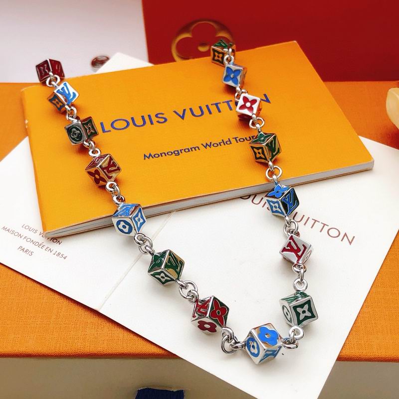 LV Necklace 12yxx206 (2)