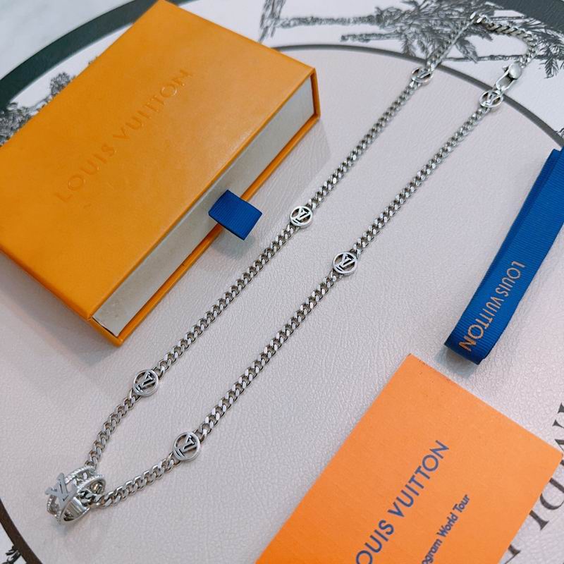 LV Necklace 12yxx224 (2)