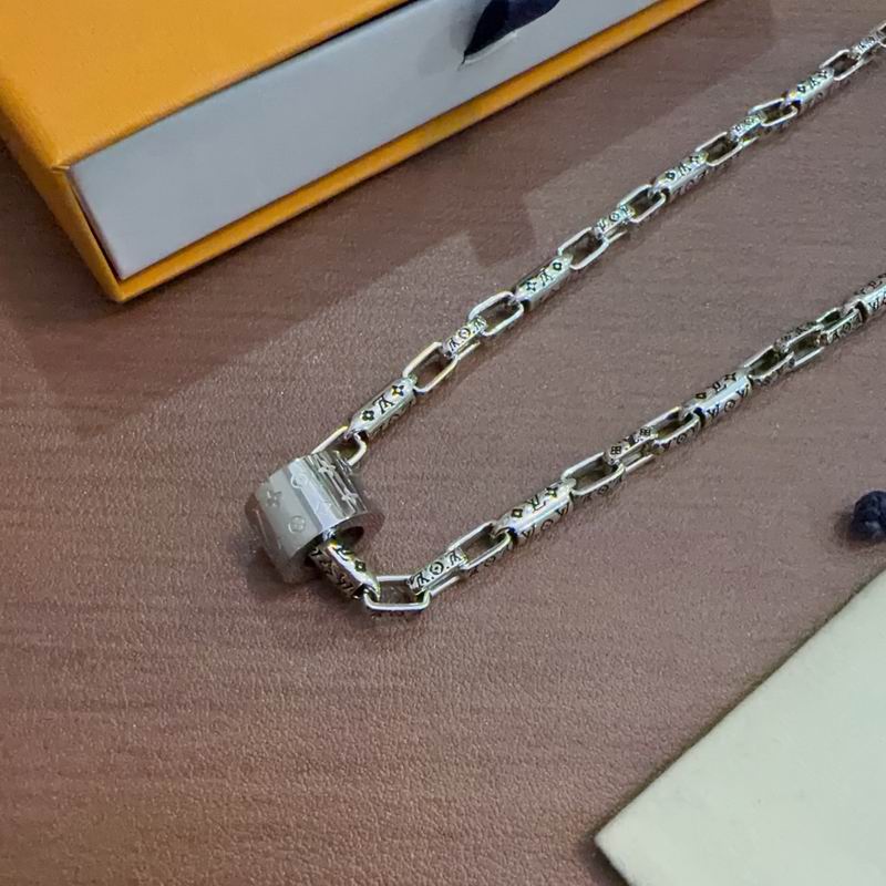 LV Necklace 12yxx245 (4)