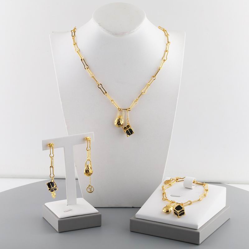 LV Suits 01yxx19 (3)