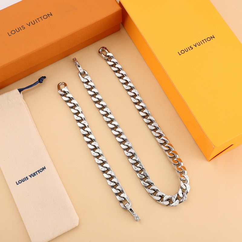 LV Suits 01yxx21 (4)