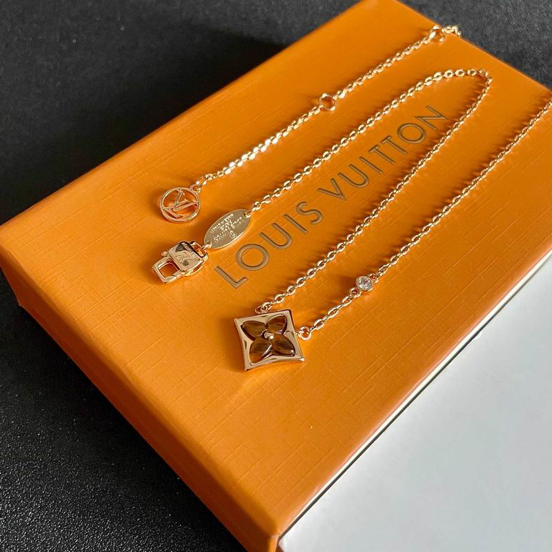 LV Suits 01yxx22 (24)