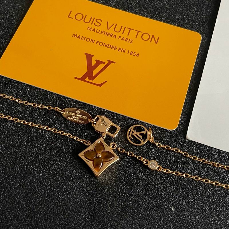 LV Suits 01yxx22 (25)