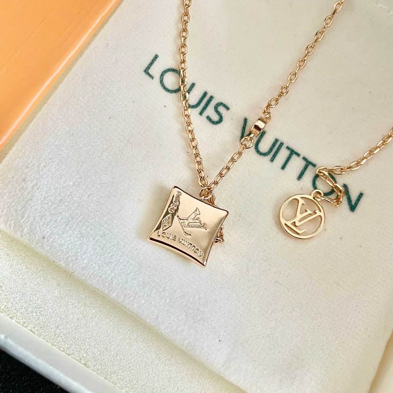 LV Suits 01yxx22 (26)