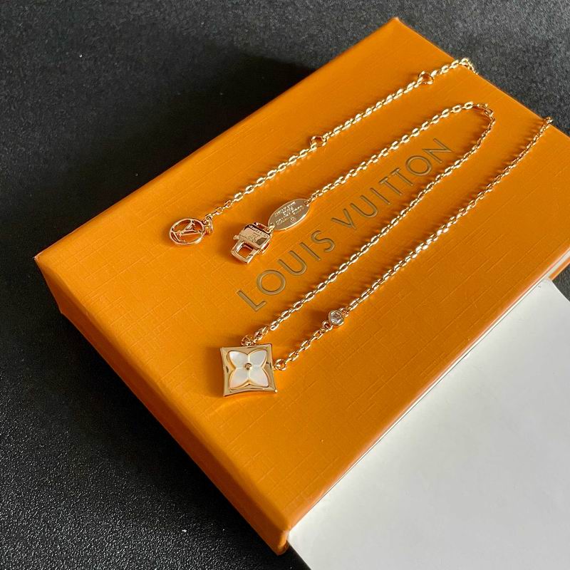 LV Suits 01yxx22 (35)