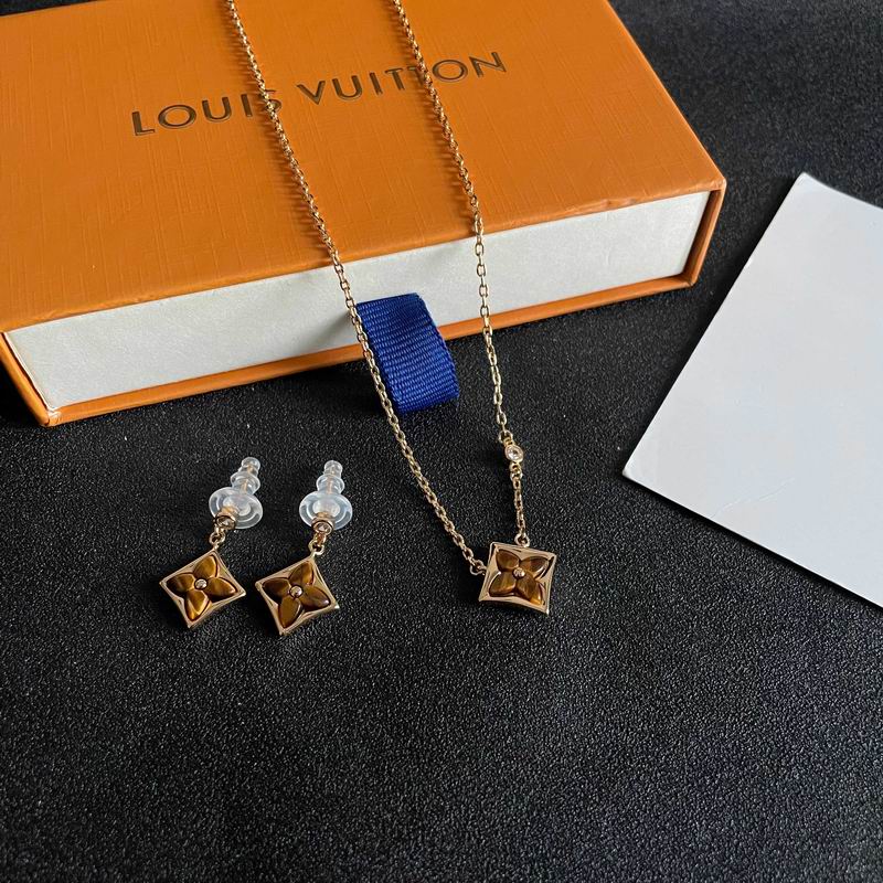 LV Suits 01yxx22 (5)