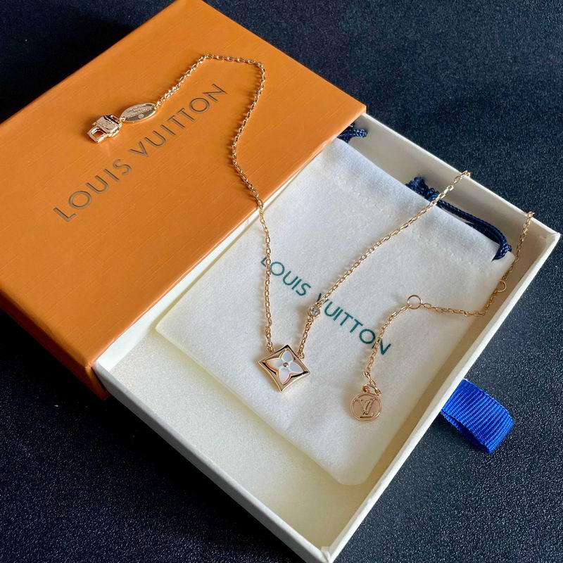 LV Suits 01yxx22 (8)