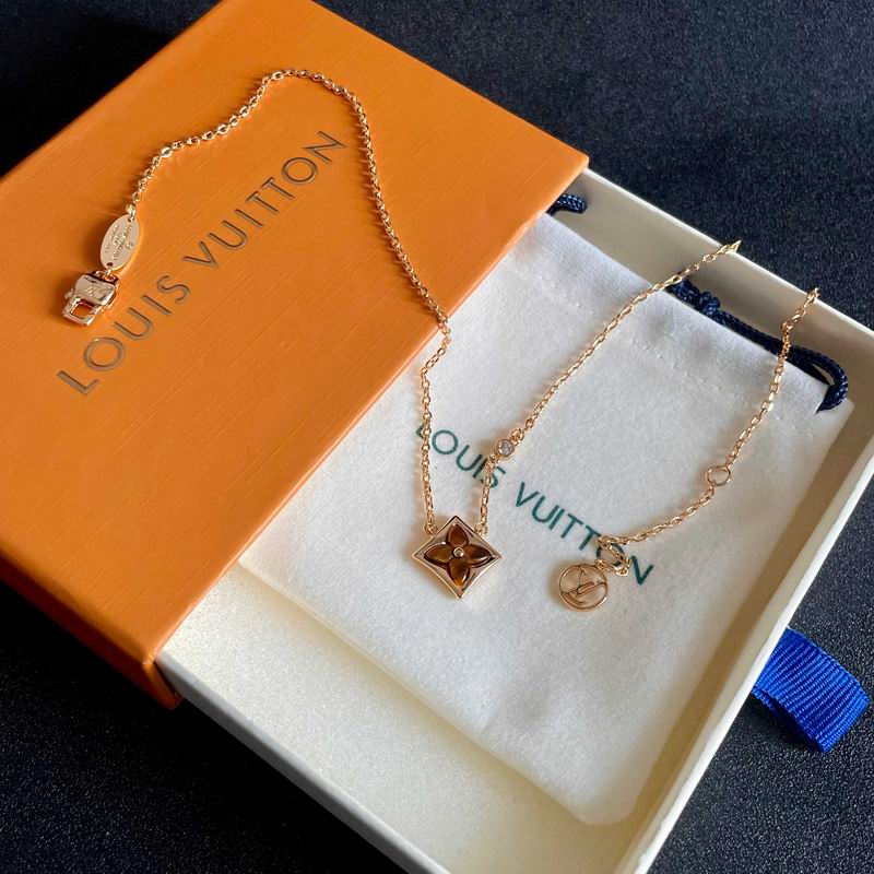 LV Suits 01yxx22 (9)