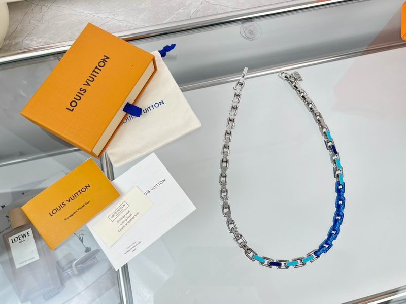 LV Suits 01yxx24 (1)