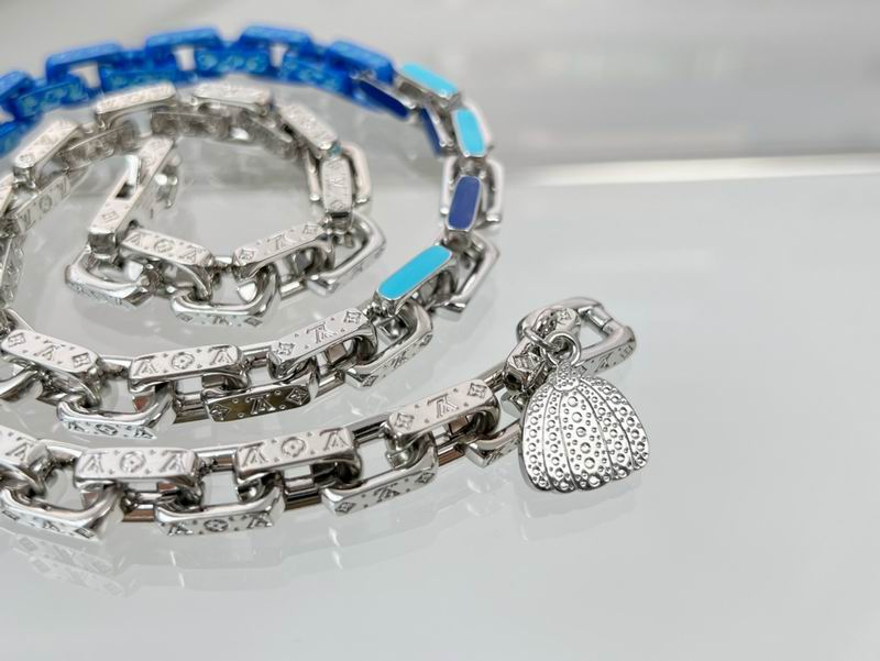 LV Suits 01yxx24 (4)