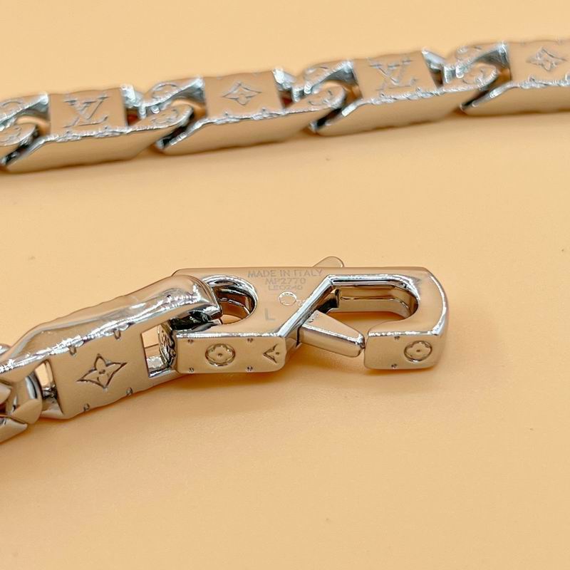 LV Suits 01yxx27 (10)