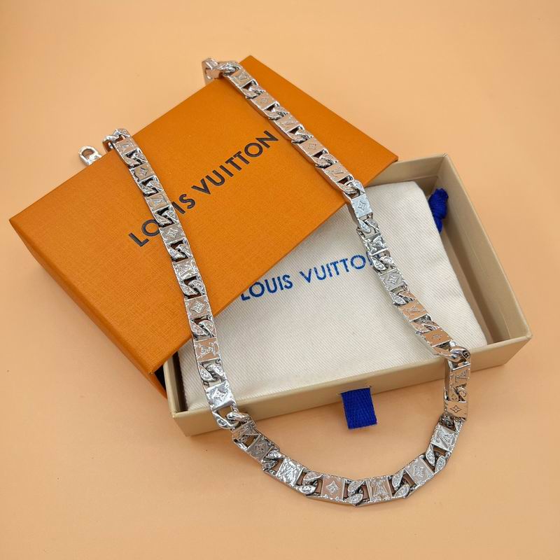 LV Suits 01yxx27 (8)