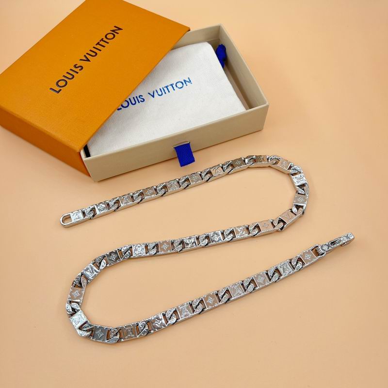 LV Suits 01yxx27 (9)