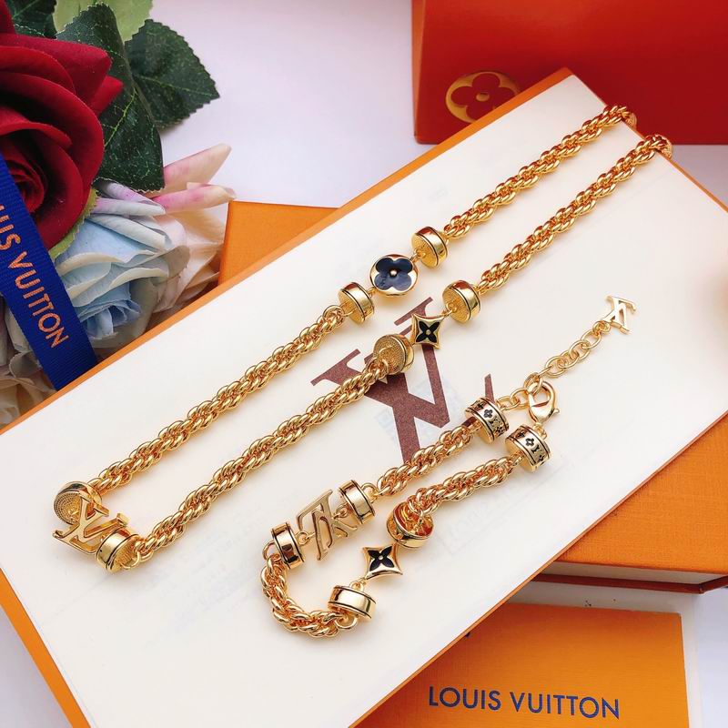 LV Suits 01yxx28 (4)