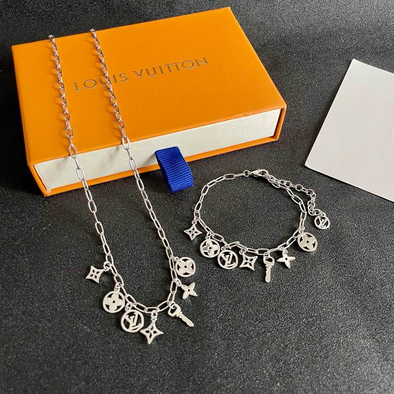 LV Suits 11yxx06 (2)