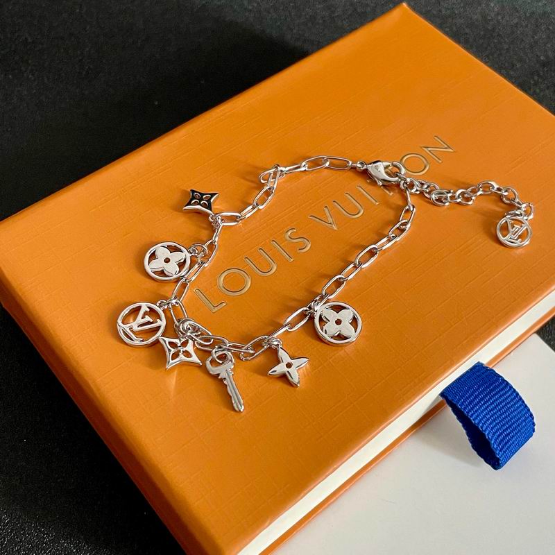 LV Suits 11yxx06 (3)