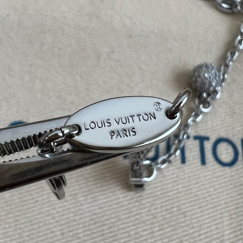 LV Suits 11yxx08 (13)