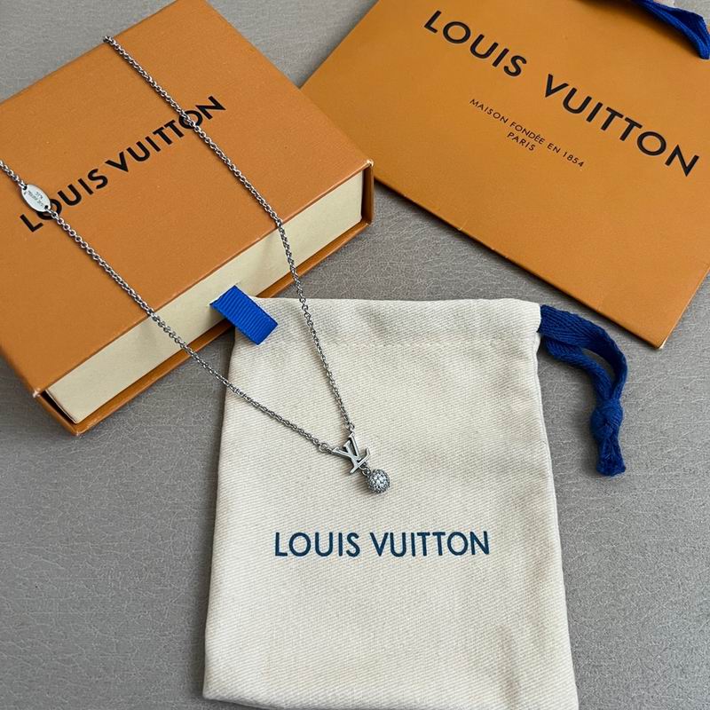 LV Suits 11yxx08 (17)