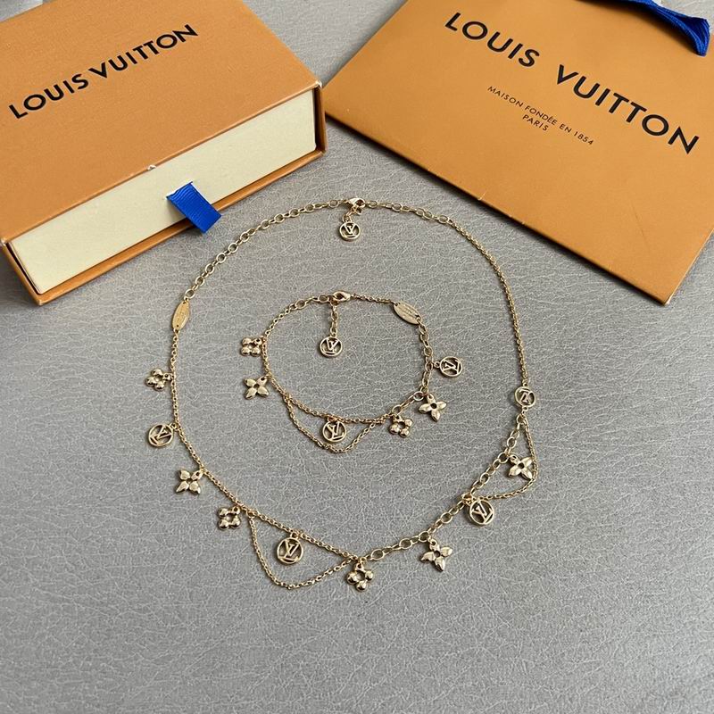 LV Suits 12yxx13 (2)