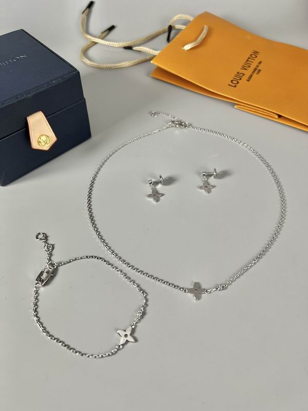 LV Suits 12yxx16 (2)