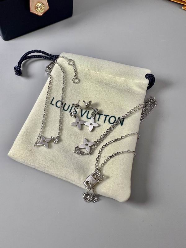 LV Suits 12yxx16 (9)