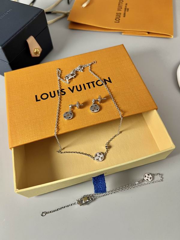 LV Suits 12yxx17 (9)