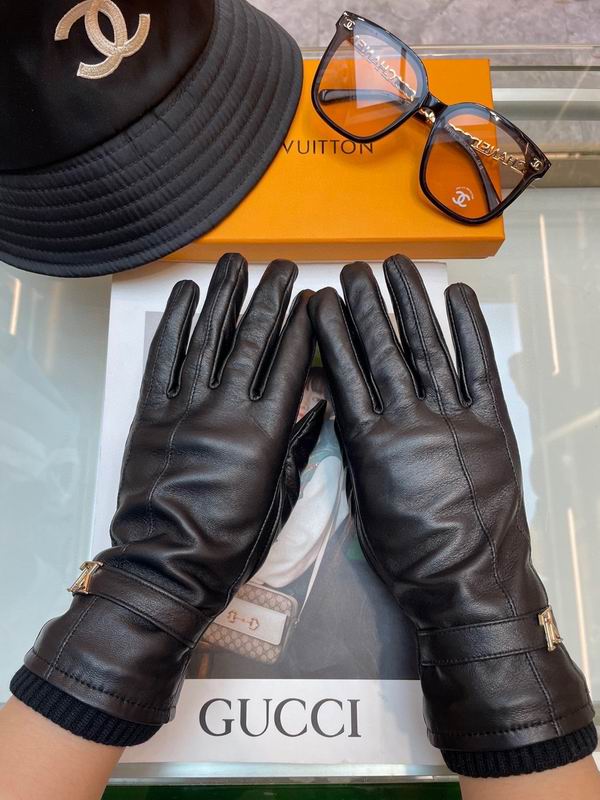 LV gloves M L 18 (1)