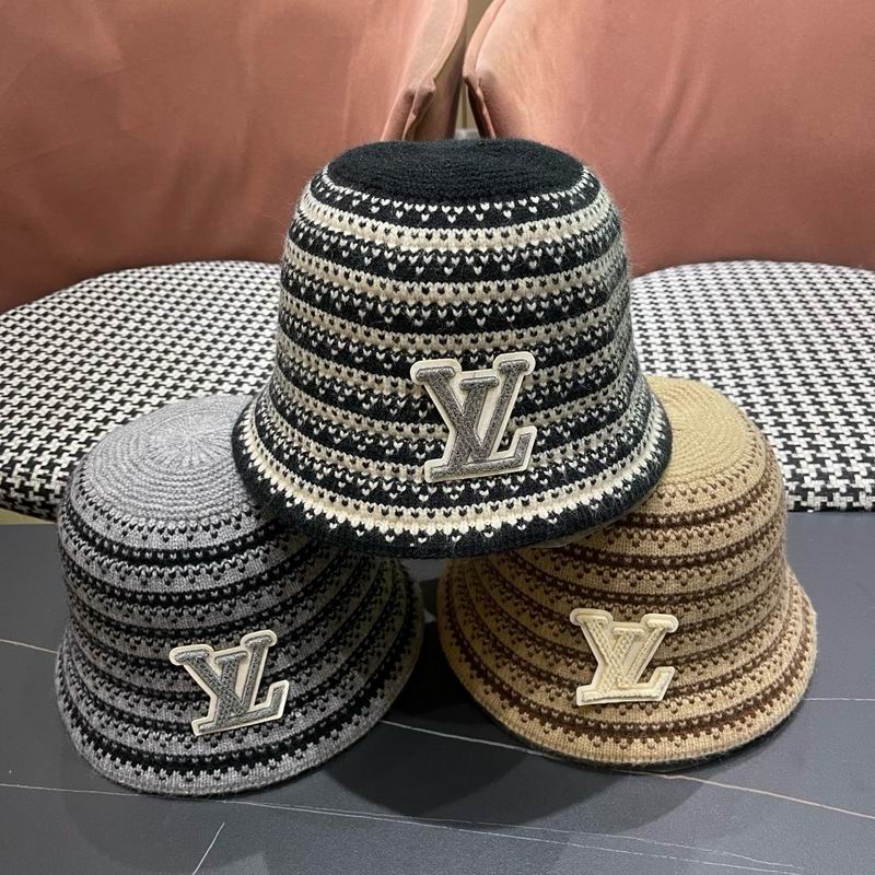 LV hat (1573)