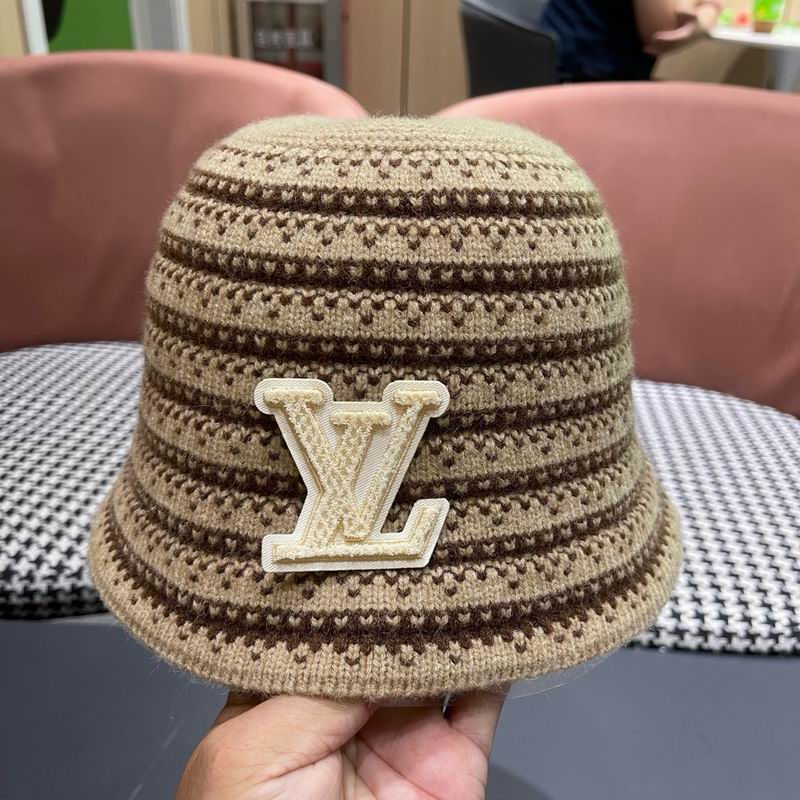 LV hat (1590)