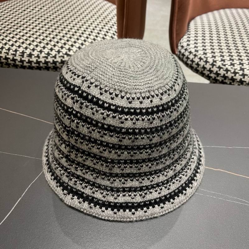 LV hat (1600)