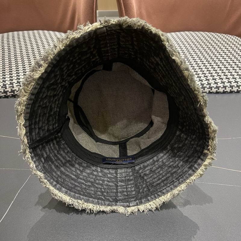 LV hat (230)